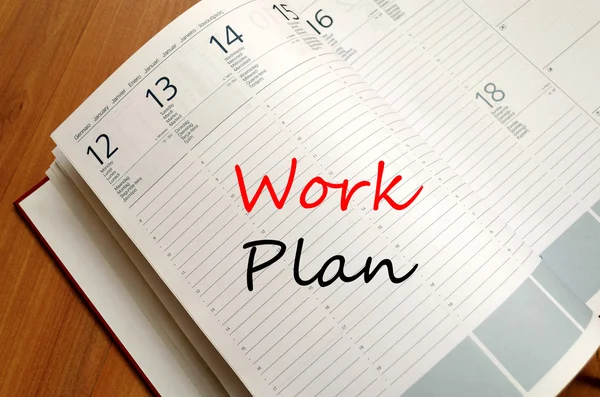 Werk plan schrijven op laptop — Stockfoto