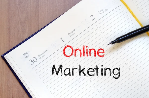 Online marketing scrivere su notebook — Foto Stock