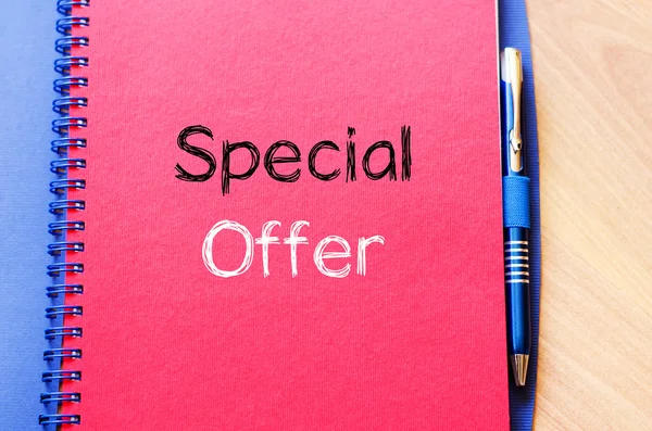 Oferta especial escribir en cuaderno — Foto de Stock