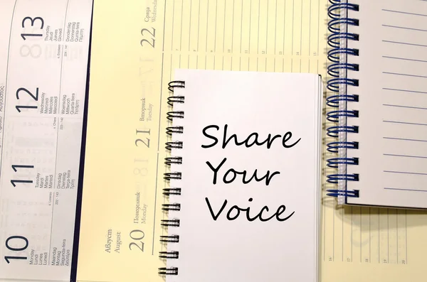 Condividi la tua voce scrivi su notebook — Foto Stock