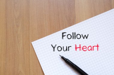 Senin kalp metin kavramı defter üzerinde izleyin