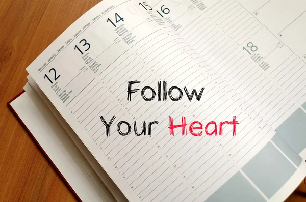 Senin kalp metin kavramı defter üzerinde izleyin — Stok fotoğraf