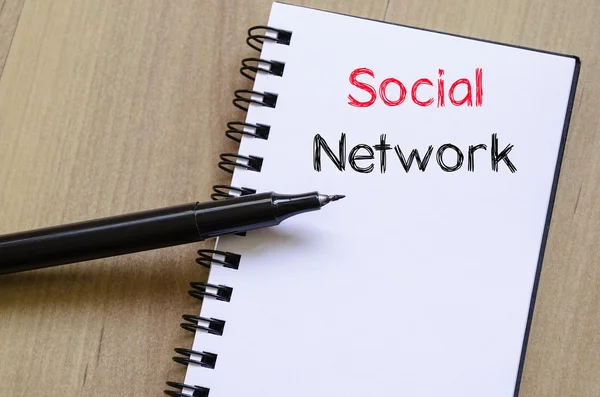 Concetto di testo del social network sul notebook — Foto Stock