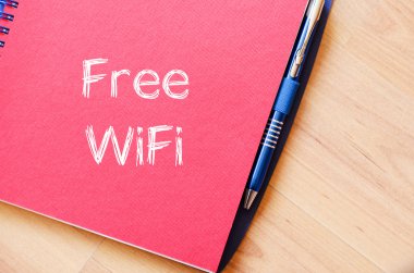 Ücretsiz Wi-Fi metin konsept dizüstü
