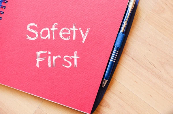 Safety first text concept auf dem Notebook — Stockfoto