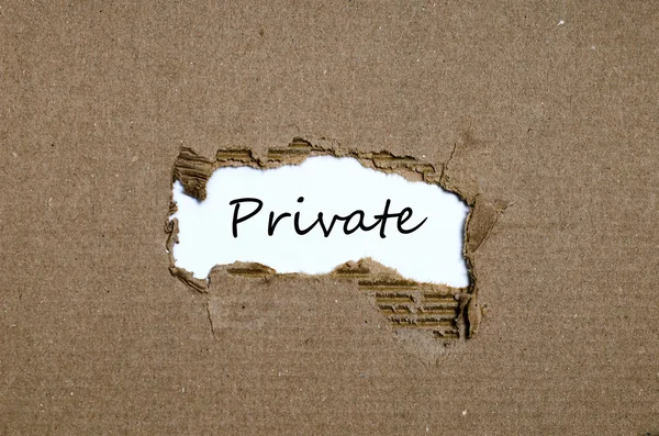 La palabra privado que aparece detrás del papel roto —  Fotos de Stock