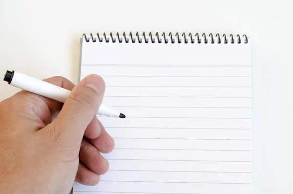 Ανθρώπινο χέρι και Σημειωματάριο (Notepad) σε λευκό φόντο — Φωτογραφία Αρχείου