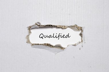 Yırtık kağıt görünen kelime nitelikli