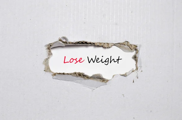 A palavra perder peso aparecendo atrás de papel rasgado — Fotografia de Stock