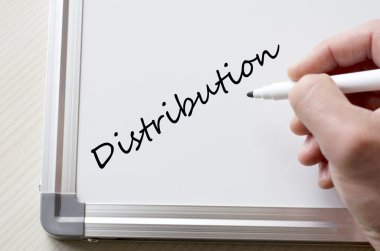 Beyaz tahta üzerinde yazılı dağıtım