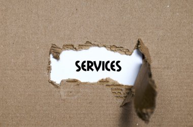Kelime servisleri yırtık kağıdın arkasında beliriyor