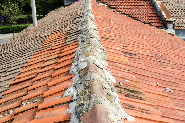 Telhas do telhado velho — Fotografia de Stock