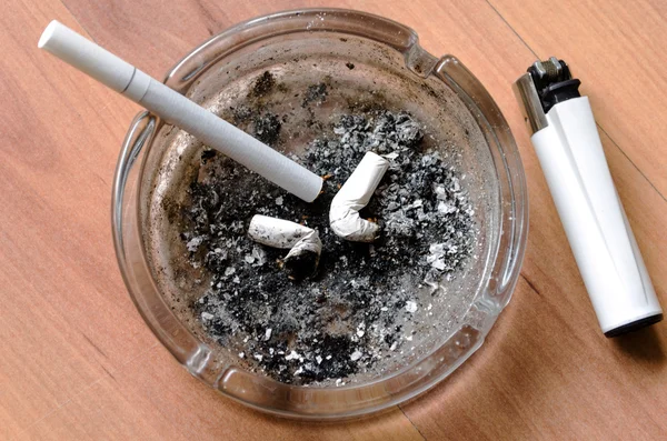 Ashtray and lighter — Stock Photo, Image