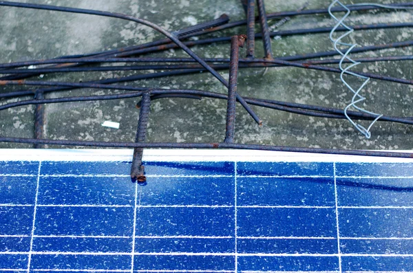 Painel solar quebrado — Fotografia de Stock