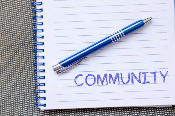 Comunidade escreve no caderno — Fotografia de Stock