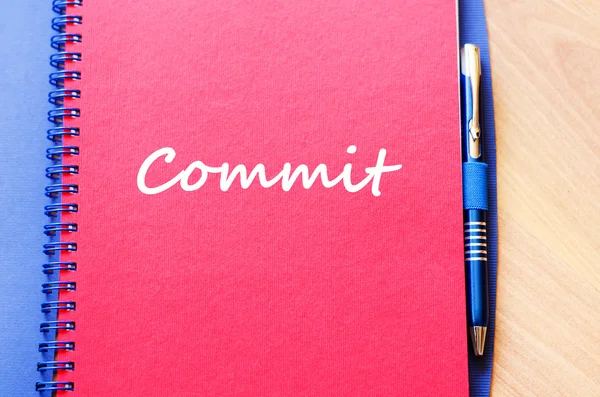 Commit scrivi su notebook — Foto Stock