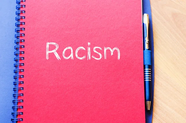 Racisme écrire sur le carnet — Photo