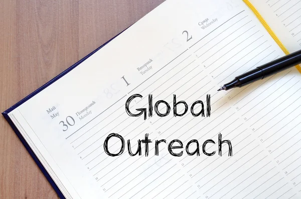 Global outreach escrever no notebook — Fotografia de Stock