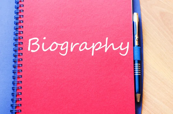 Biografie schrijven op laptop — Stockfoto