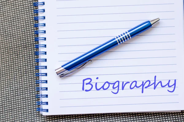 Biografia escrever no caderno — Fotografia de Stock