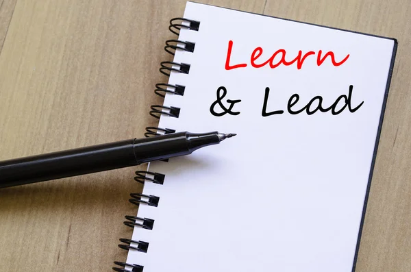 Learn & Lead scrivere su notebook — Foto Stock