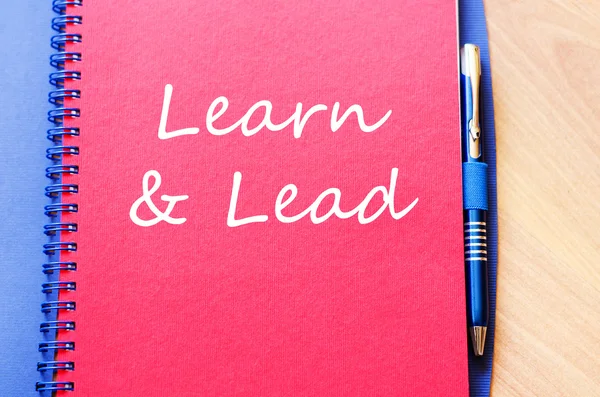 Learn & Lead scrivere su notebook — Foto Stock