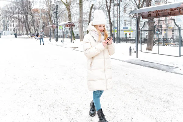 teen girl lost in big city and going with mobile phone