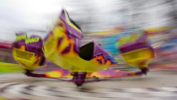 Yellow and pink merry-go-round, — Stock Photo, Image