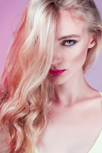 Beautiful blond woman model — Stock Photo, Image