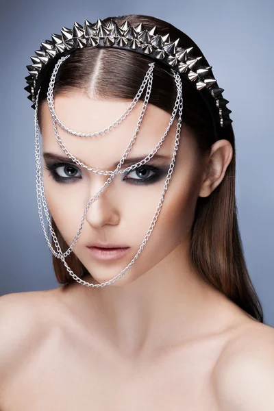 Woman with head accessory of chains — Stock Photo, Image