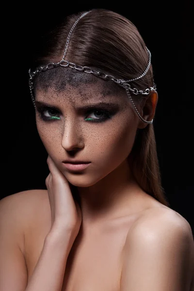 Karanlık tozlu makyaj kadınla — Stok fotoğraf