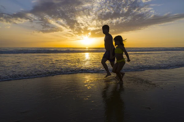 Children bathing on the beach at dusk — Stock Photo, Image