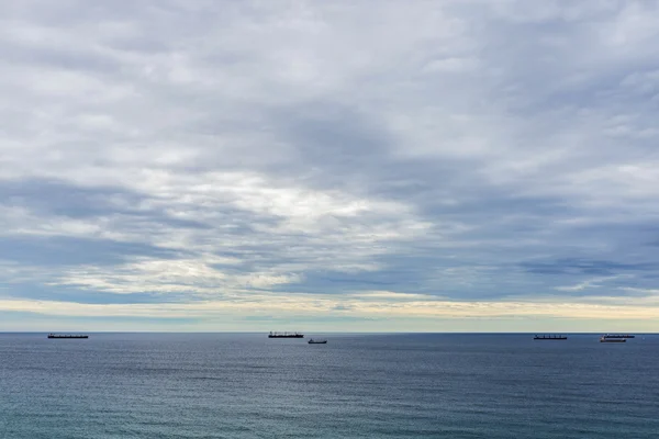 Varios barcos navegando —  Fotos de Stock