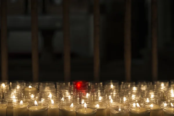 Velas em uma igreja — Fotografia de Stock