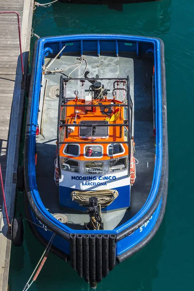 Kust piloot afgemeerd in de haven, Barcelona — Stockfoto