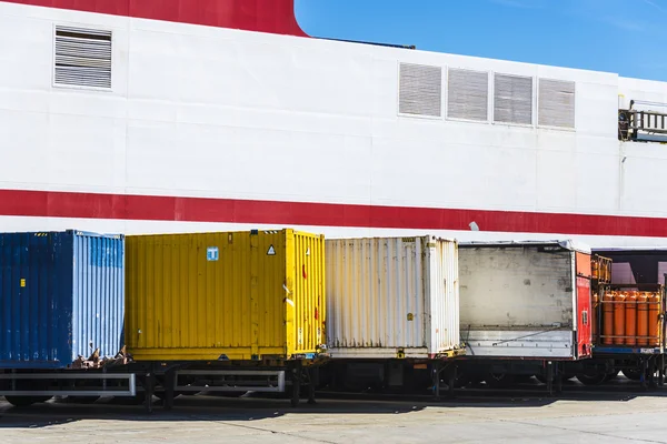 Arkaya park konteynerler