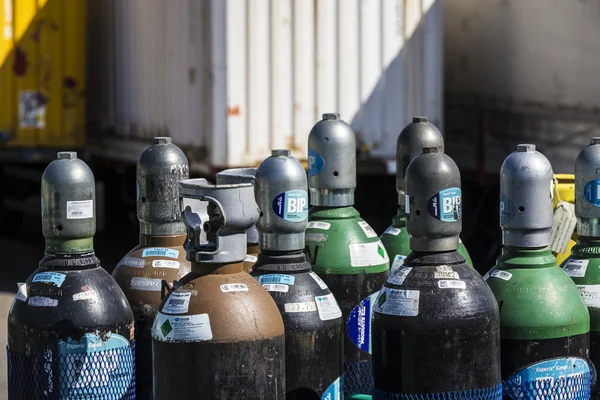 Propan-Flaschen bereit, Verkehr — Stockfoto