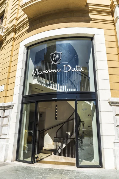 Loja Massimo Dutti em Barcelona — Fotografia de Stock