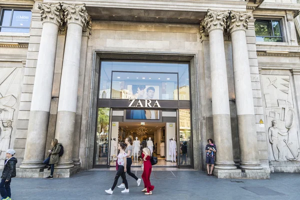 Tienda Zara en Barcelona — Foto de Stock