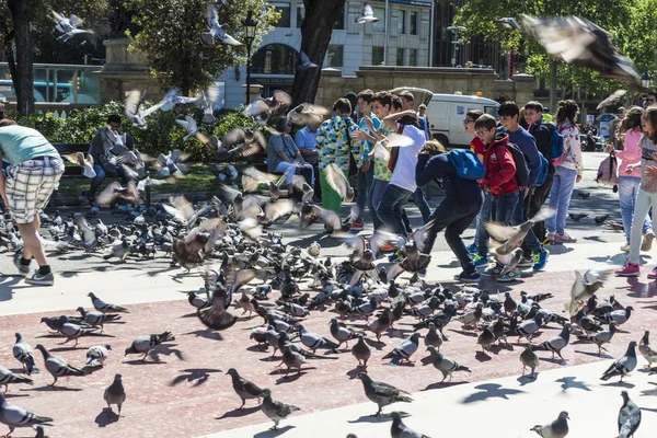 Escuela de niños jugando en Barcelona — Foto de Stock