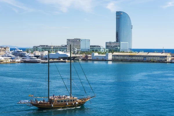 Vista para o porto de Barcelona — Fotografia de Stock