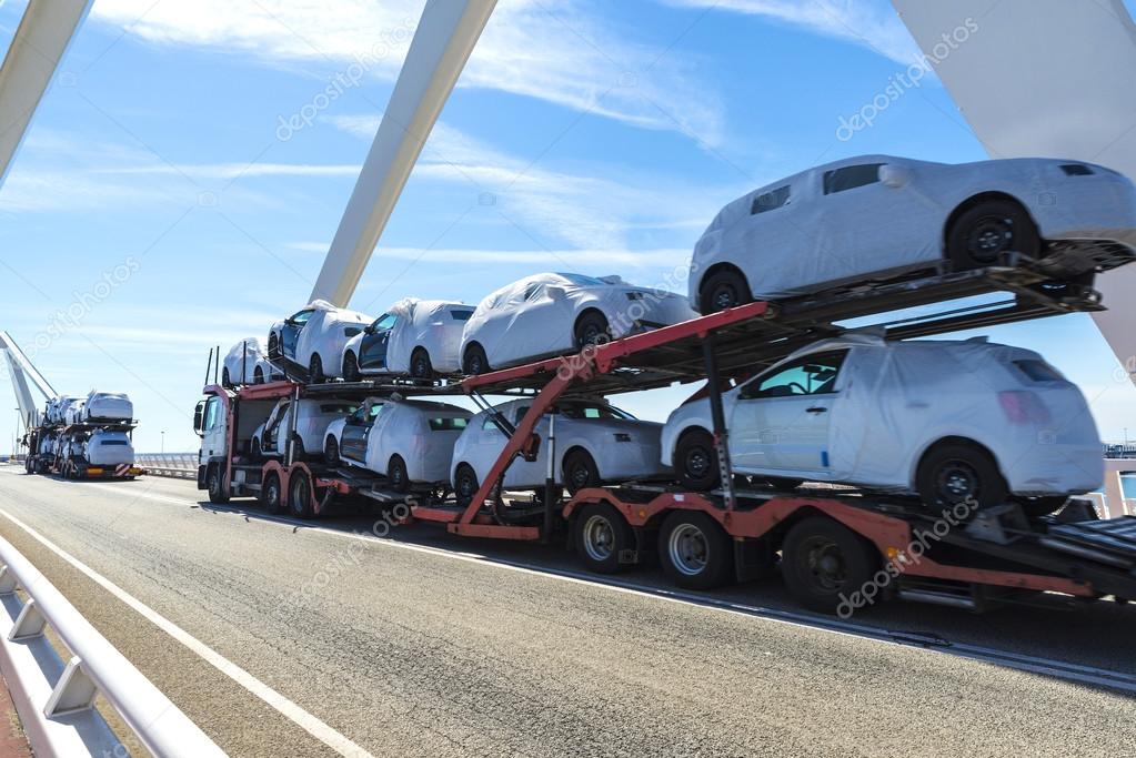 Trucks carrying new cars – Stock Editorial Photo © J2R #109571588