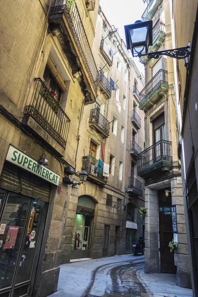 Straat van de oude stad van Barcelona — Stockfoto