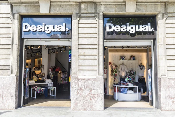 Desigual sklep, Barcelona — Zdjęcie stockowe