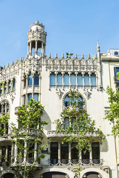 Budynek mieszkalny modernizmu stylu, Barcelona — Zdjęcie stockowe