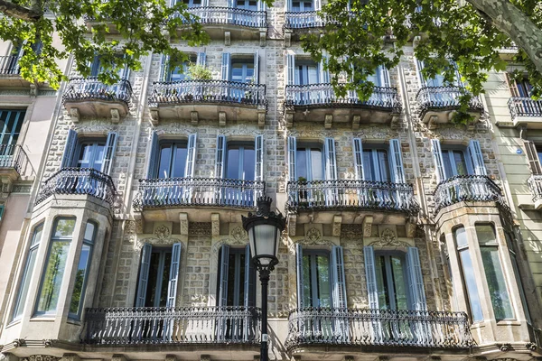 Classic residential building, Barcelona — Stock Photo, Image