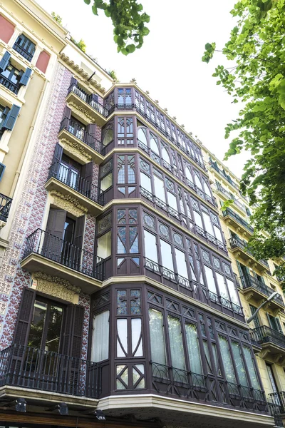 Bostads byggnad av modernismens stil, Barcelona — Stockfoto