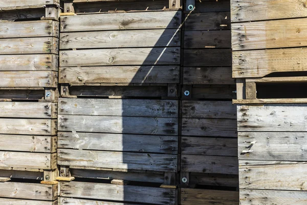 Haufen alter Holzkisten — Stockfoto