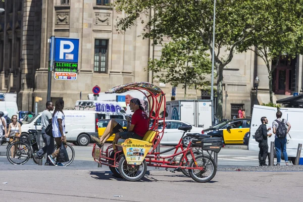 Conductores de Rickshaw descansando en Barcelona — Foto de Stock