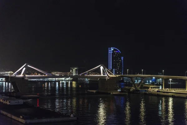 Barcelona harbor view gece adlı — Stok fotoğraf